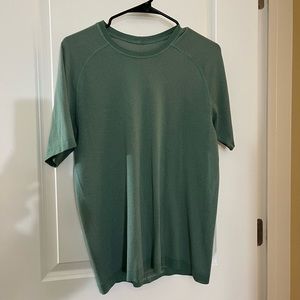 Men’s lululemon top